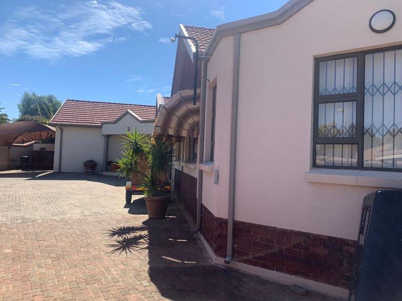 4 Bedroom Property for Sale in Glenvista Ext 3 Gauteng