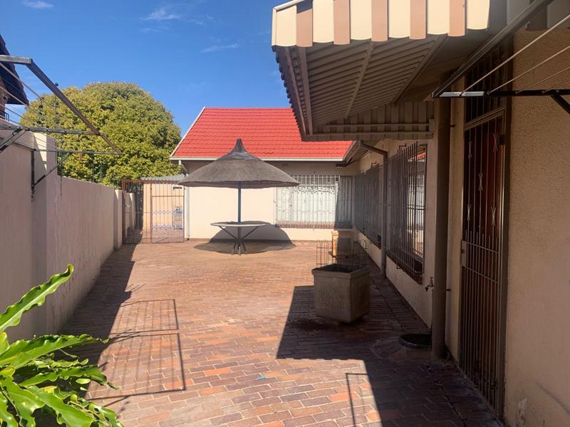 4 Bedroom Property for Sale in Glenvista Ext 3 Gauteng