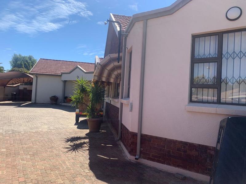 4 Bedroom Property for Sale in Glenvista Ext 3 Gauteng