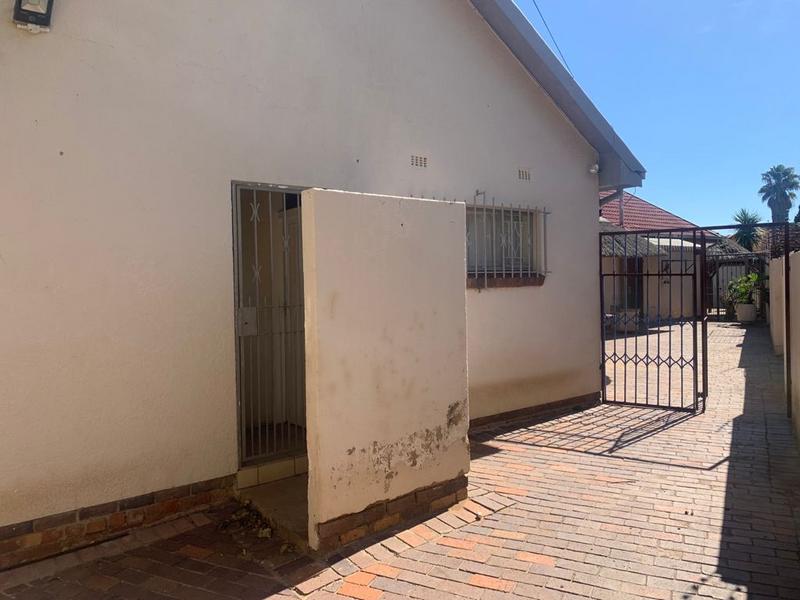 4 Bedroom Property for Sale in Glenvista Ext 3 Gauteng