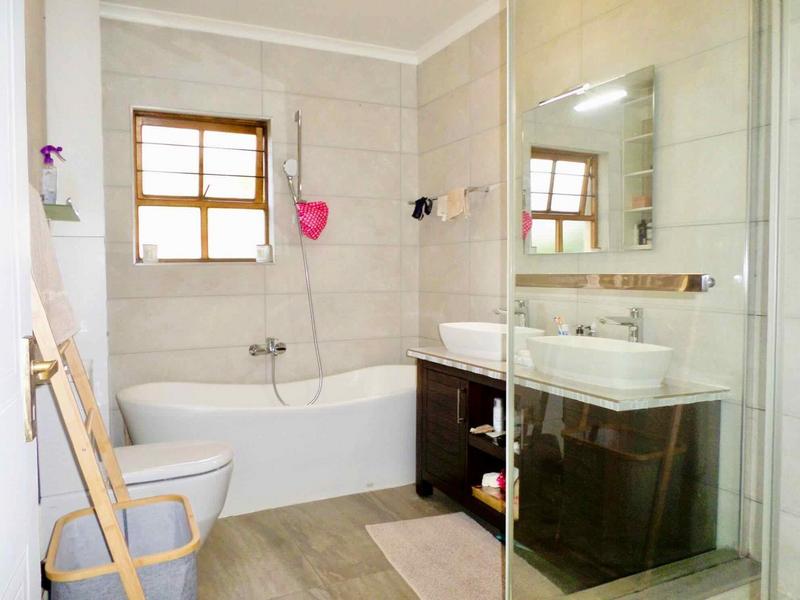 To Let 3 Bedroom Property for Rent in Bryanston Gauteng