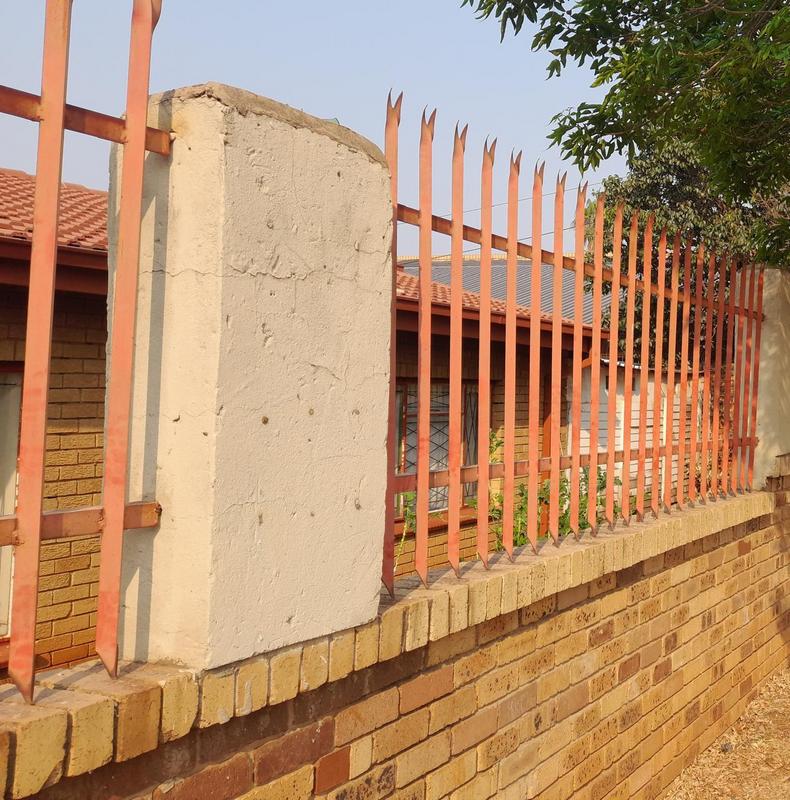 4 Bedroom Property for Sale in Laudium Gauteng