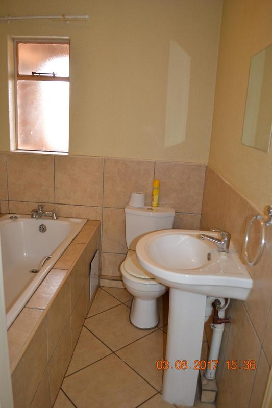 To Let 2 Bedroom Property for Rent in Krugersrus Gauteng