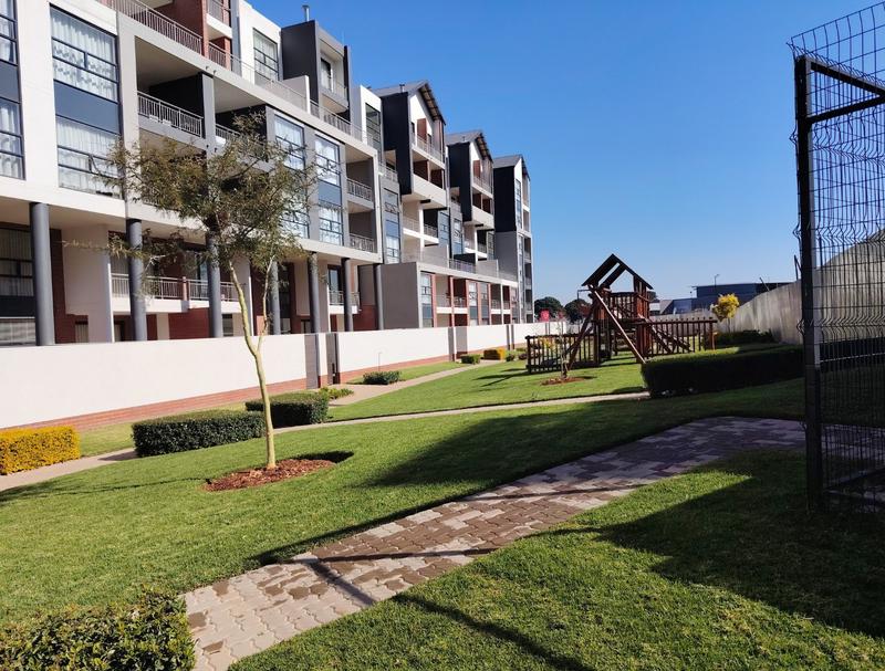 To Let 2 Bedroom Property for Rent in Greenstone Hill Gauteng