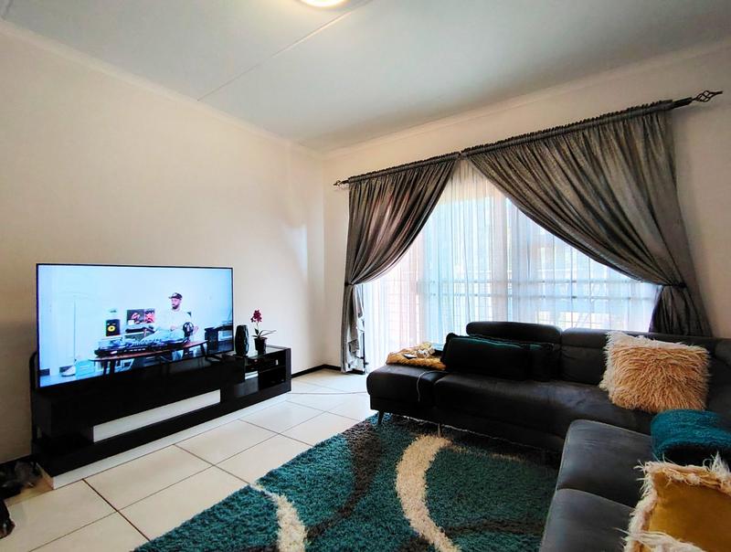 To Let 2 Bedroom Property for Rent in Greenstone Hill Gauteng