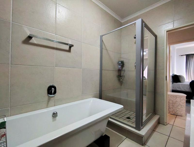 To Let 2 Bedroom Property for Rent in Greenstone Hill Gauteng