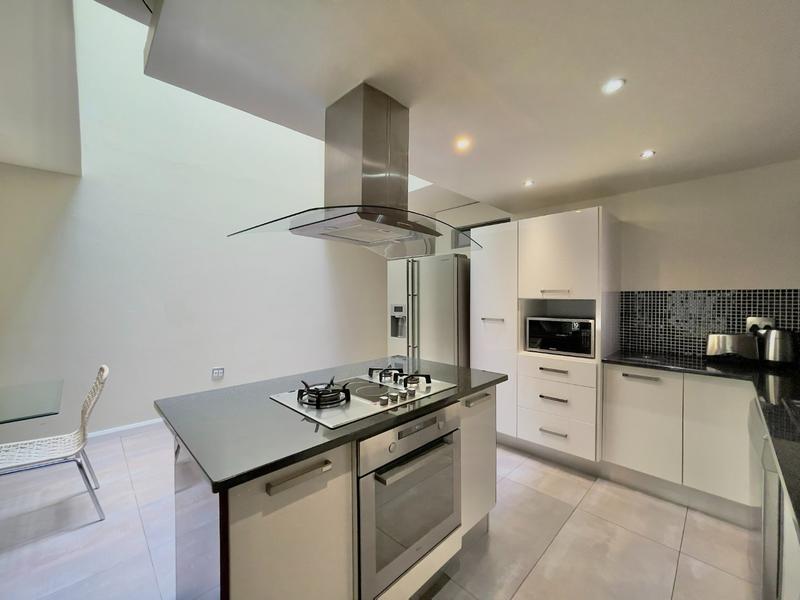 To Let 2 Bedroom Property for Rent in Sandown Gauteng