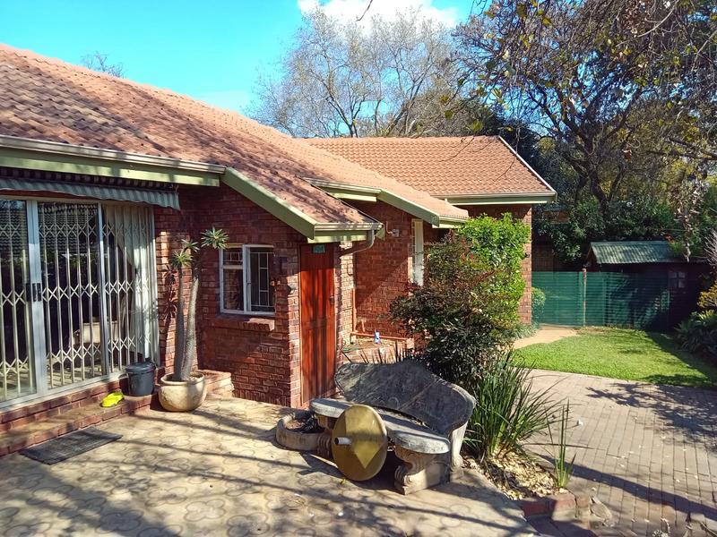 5 Bedroom Property for Sale in Wierda Park Gauteng