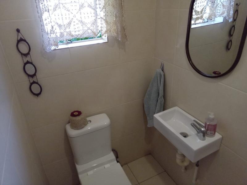 5 Bedroom Property for Sale in Wierda Park Gauteng