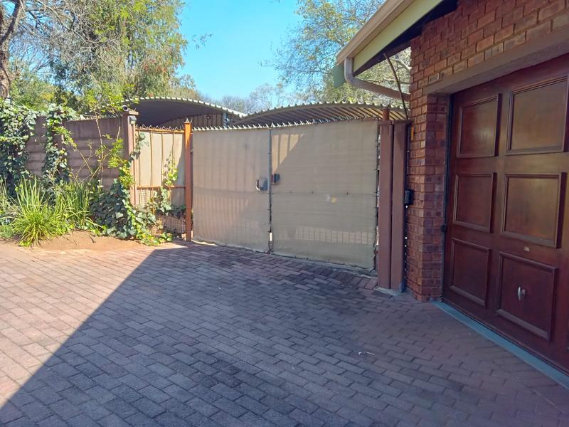5 Bedroom Property for Sale in Wierda Park Gauteng