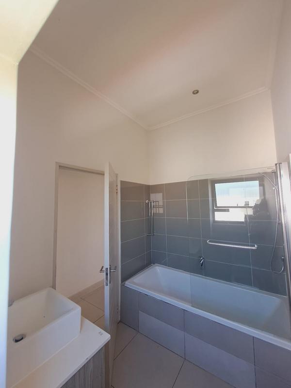 To Let 3 Bedroom Property for Rent in Broadacres Gauteng