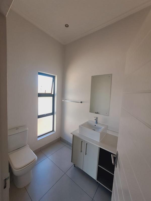 To Let 3 Bedroom Property for Rent in Broadacres Gauteng