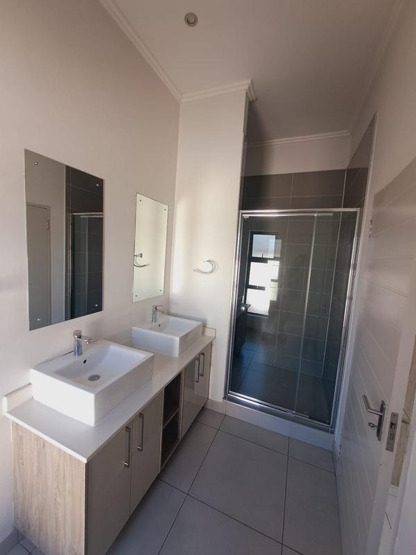 To Let 3 Bedroom Property for Rent in Broadacres Gauteng