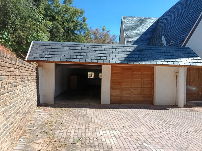 To Let 4 Bedroom Property for Rent in Little Falls Gauteng