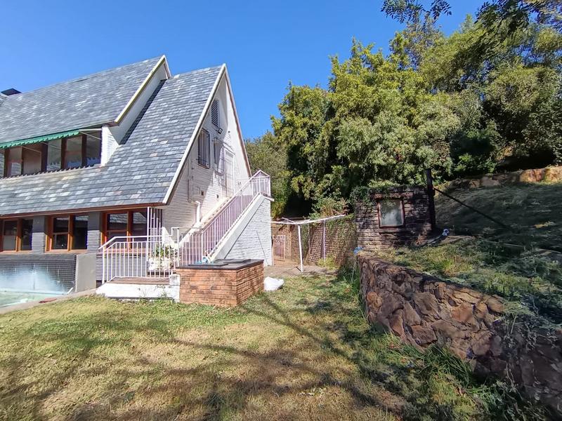 To Let 4 Bedroom Property for Rent in Little Falls Gauteng