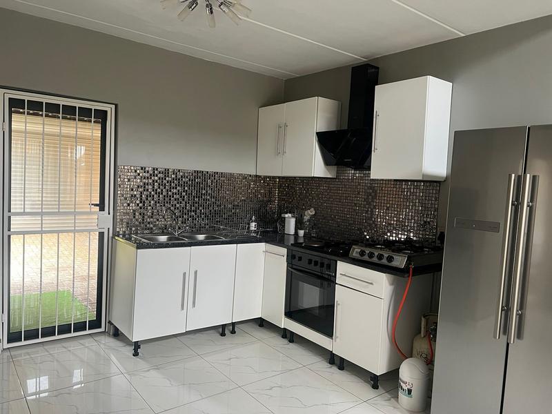 To Let 2 Bedroom Property for Rent in Honeydew Grove Gauteng