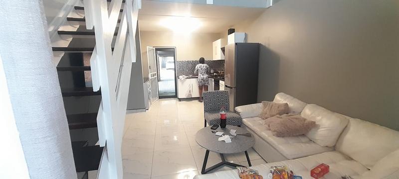 To Let 2 Bedroom Property for Rent in Honeydew Grove Gauteng