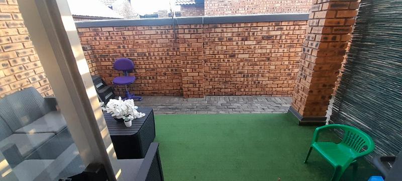 To Let 2 Bedroom Property for Rent in Honeydew Grove Gauteng