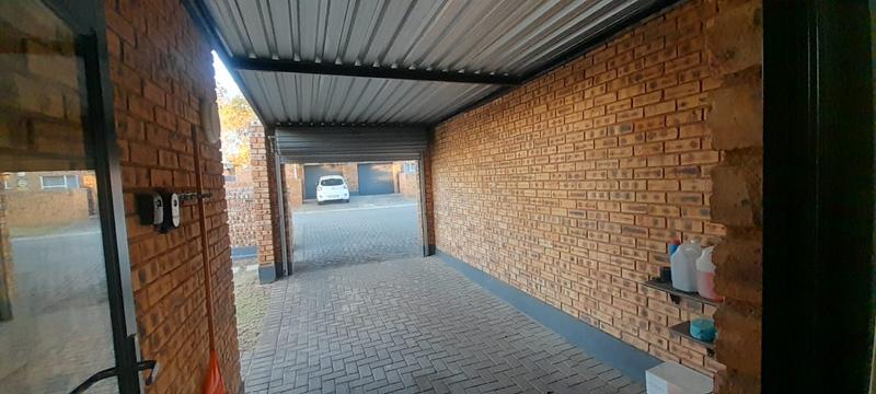 To Let 2 Bedroom Property for Rent in Honeydew Grove Gauteng