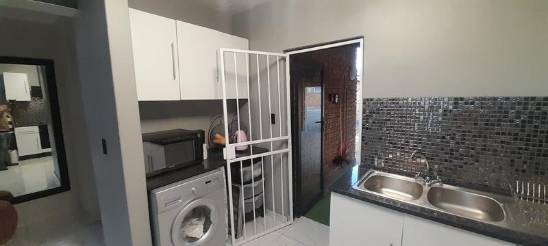 To Let 2 Bedroom Property for Rent in Honeydew Grove Gauteng