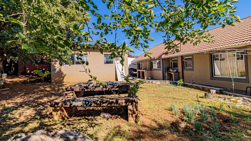 To Let 3 Bedroom Property for Rent in Birch Acres Gauteng