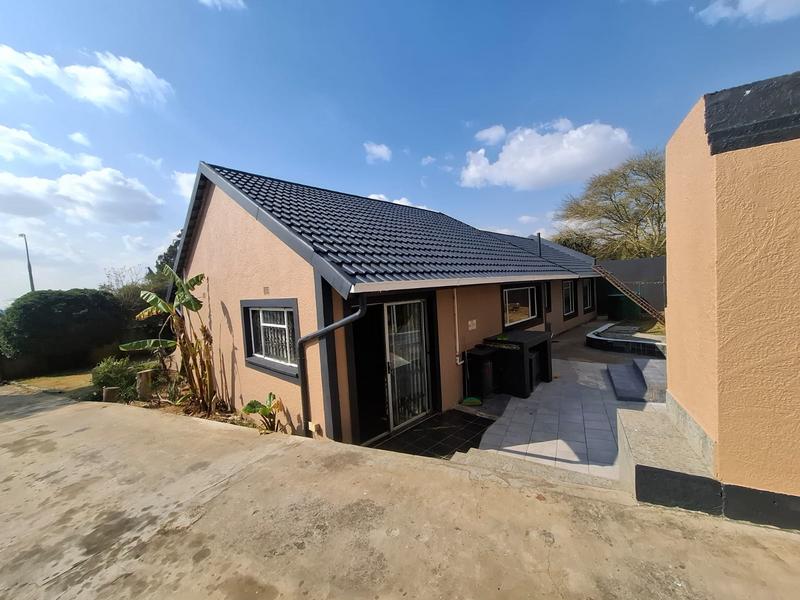To Let 3 Bedroom Property for Rent in Birch Acres Gauteng