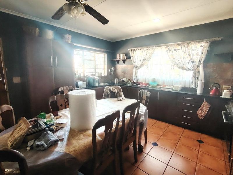 To Let 5 Bedroom Property for Rent in Rooihuiskraal Gauteng