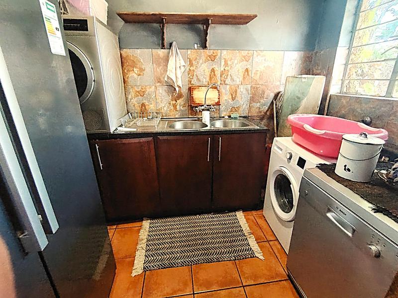 To Let 5 Bedroom Property for Rent in Rooihuiskraal Gauteng