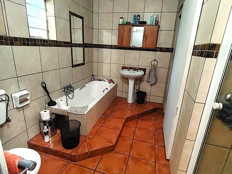 To Let 5 Bedroom Property for Rent in Rooihuiskraal Gauteng