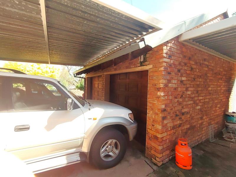 To Let 5 Bedroom Property for Rent in Rooihuiskraal Gauteng