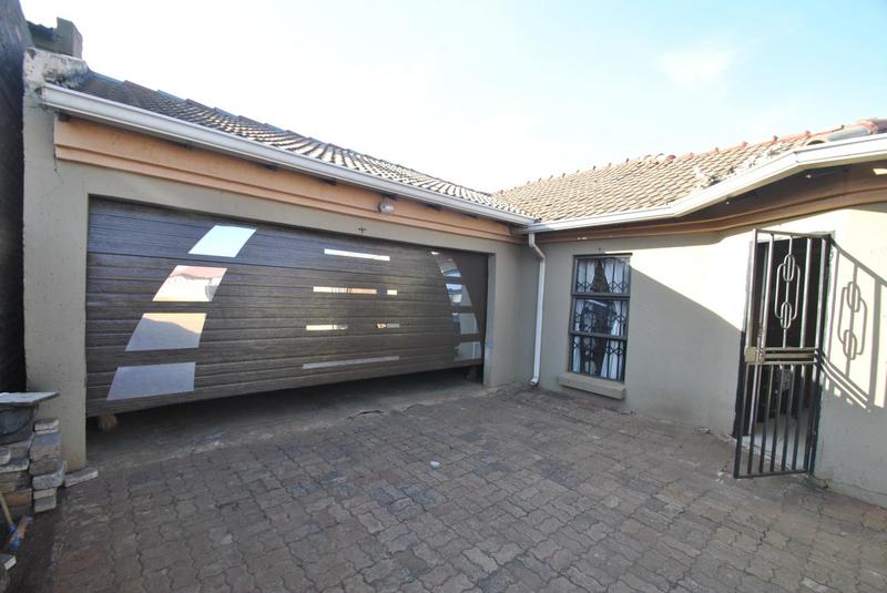 4 Bedroom Property for Sale in Vosloorus Gauteng