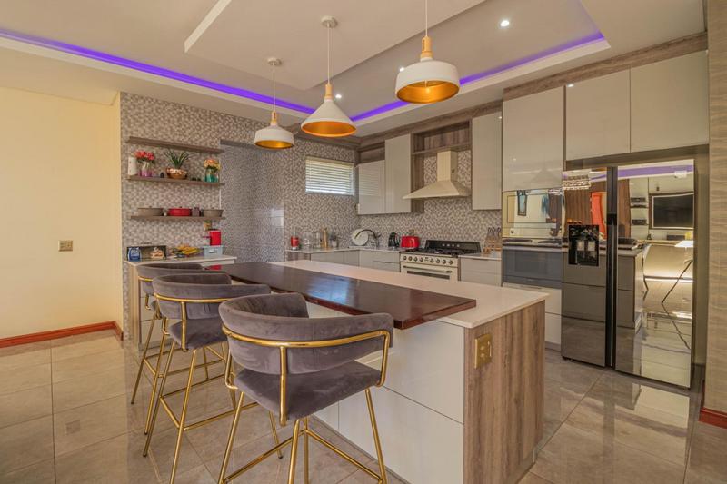 5 Bedroom Property for Sale in Midstream Ridge Gauteng