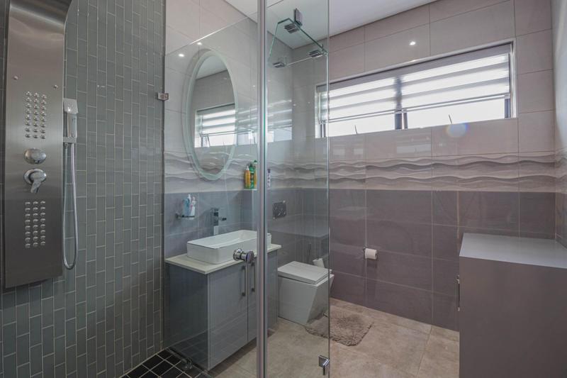 5 Bedroom Property for Sale in Midstream Ridge Gauteng