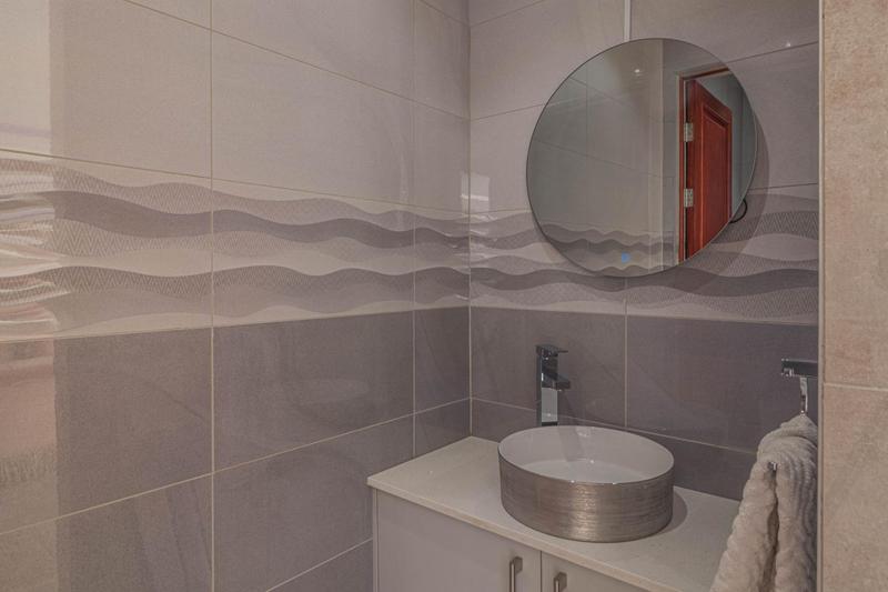 5 Bedroom Property for Sale in Midstream Ridge Gauteng