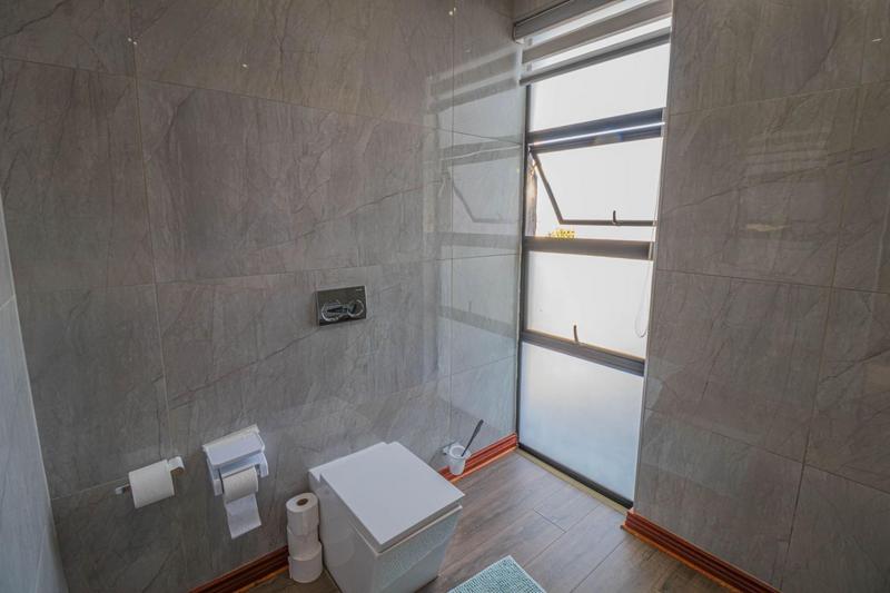 5 Bedroom Property for Sale in Midstream Ridge Gauteng