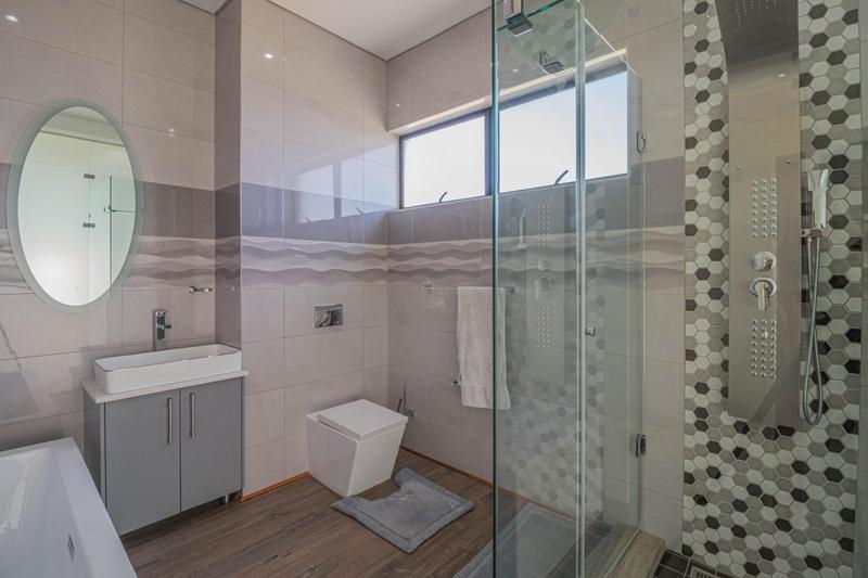 5 Bedroom Property for Sale in Midstream Ridge Gauteng