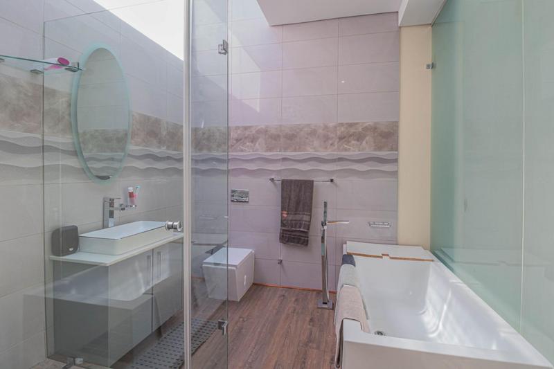 5 Bedroom Property for Sale in Midstream Ridge Gauteng