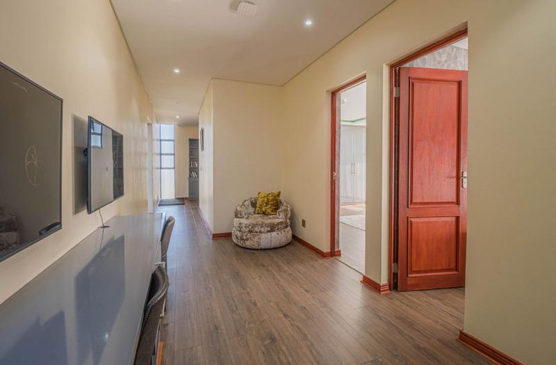 5 Bedroom Property for Sale in Midstream Ridge Gauteng