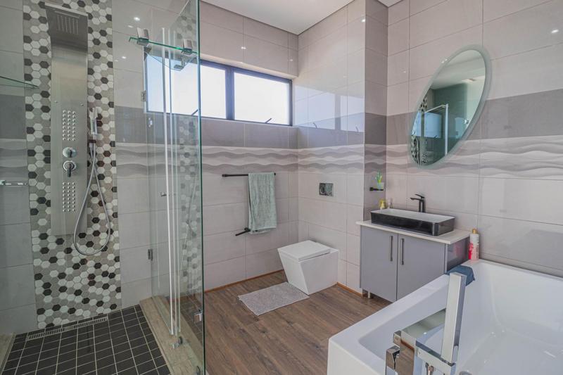 5 Bedroom Property for Sale in Midstream Ridge Gauteng