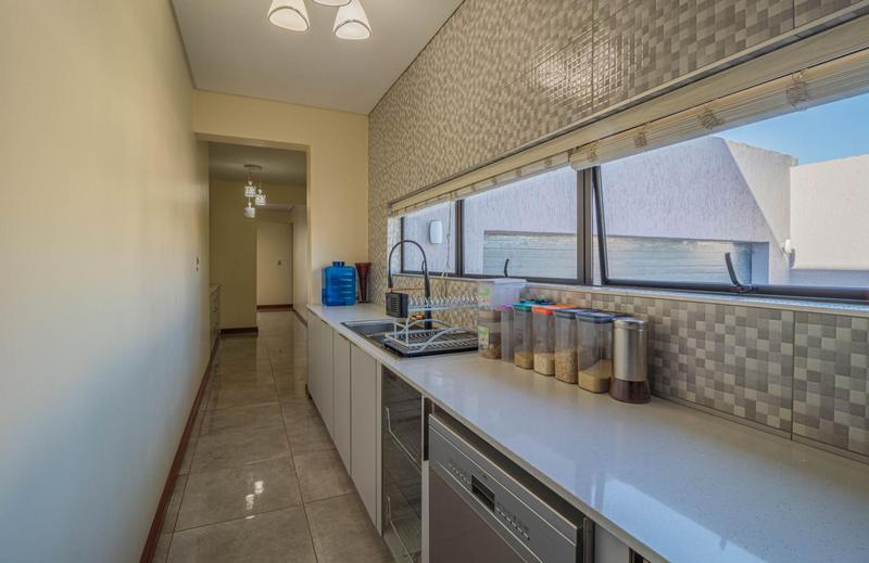 5 Bedroom Property for Sale in Midstream Ridge Gauteng