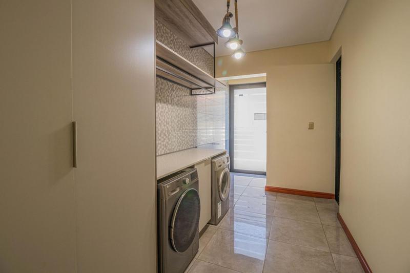 5 Bedroom Property for Sale in Midstream Ridge Gauteng