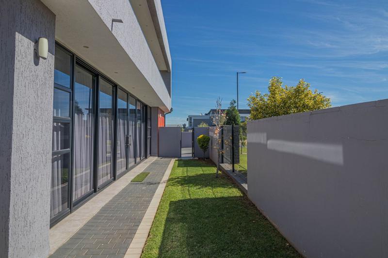 5 Bedroom Property for Sale in Midstream Ridge Gauteng