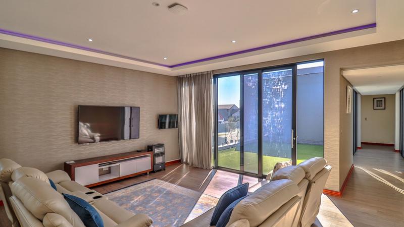 5 Bedroom Property for Sale in Midstream Ridge Gauteng