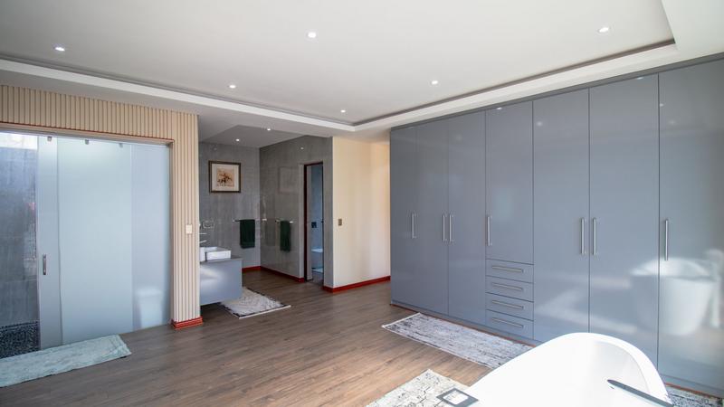 5 Bedroom Property for Sale in Midstream Ridge Gauteng