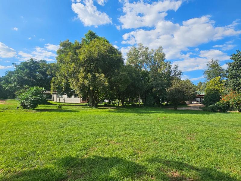 6 Bedroom Property for Sale in Zonnehoewe A H Gauteng