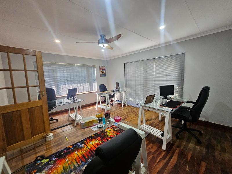 6 Bedroom Property for Sale in Zonnehoewe A H Gauteng