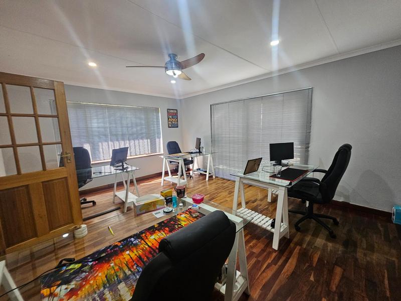 6 Bedroom Property for Sale in Zonnehoewe A H Gauteng