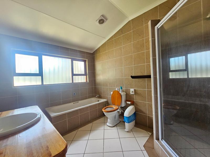 6 Bedroom Property for Sale in Zonnehoewe A H Gauteng