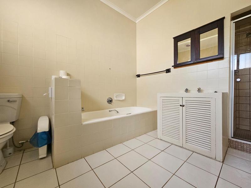 6 Bedroom Property for Sale in Zonnehoewe A H Gauteng