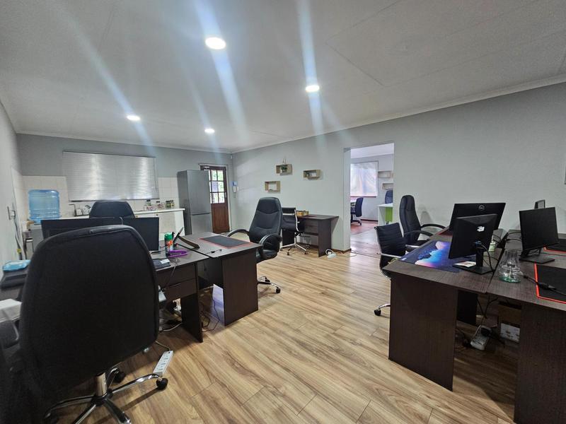 6 Bedroom Property for Sale in Zonnehoewe A H Gauteng